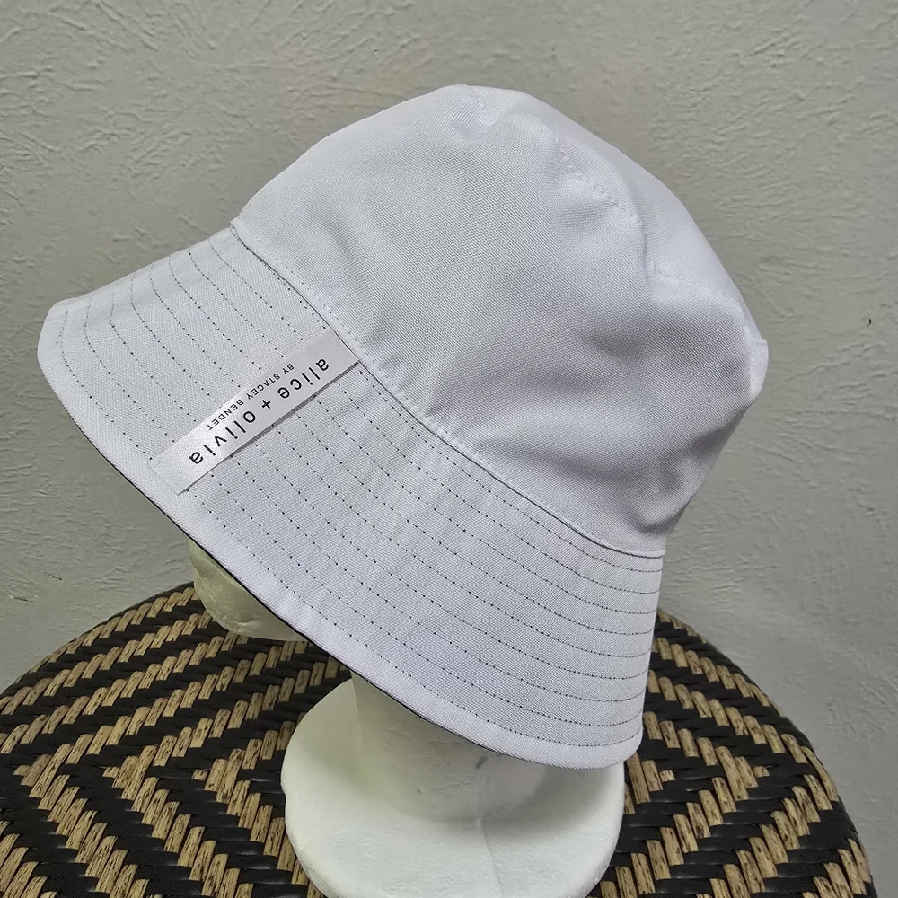 Alice + Olivia Bucket Hat Reversible - Picture 7 of 9